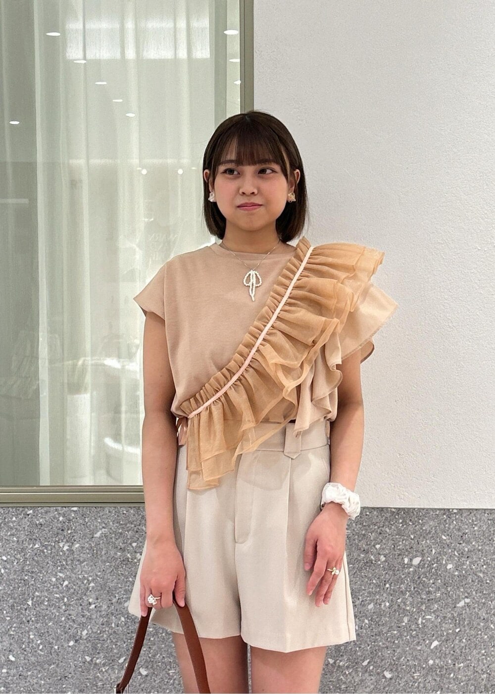 「ベージュ、サッシュ、フリル、スニーカーサンダル、厚底、厚底サンダル、サンダル、パール、リボン、ショートパンツ、VIS、23SS春夏の新作、低身長、骨格ストレート、イエベ」｜「Juzeの厚底スニーカーサンダル（サンダル、ベージュ系）」を使った、コウさん（レディース・153cm）の夏コーディネートの5枚目の写真