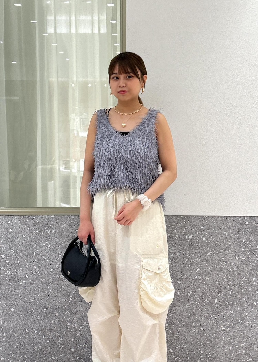 「初夏コーデ、夏コーデ、お出かけコーデ、旅行コーデ、アウトドアコーデ、フェスコーデ、推し活コーデ、スポーツミックス、大人カジュアル、カジュアルコーデ」｜「VISのレイヤードチェーンハートネックレス（ネックレス、ゴールド系）」を使った、コウさん（レディース・153cm）の夏コーディネートの4枚目の写真