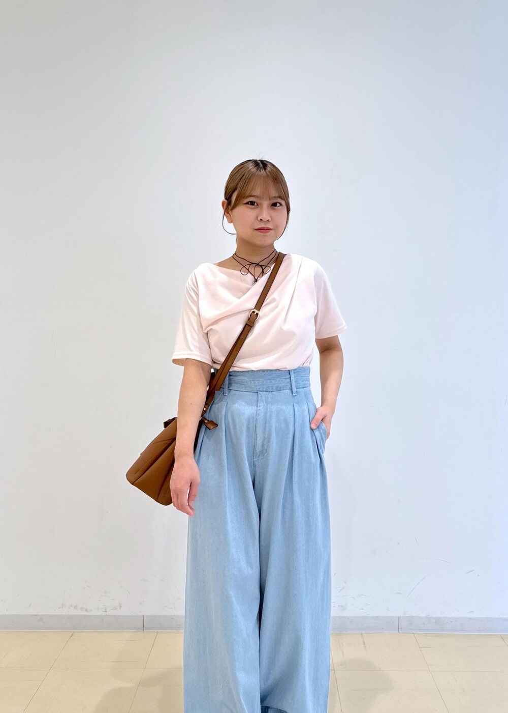「初夏コーデ、夏コーデ、デートコーデ、お出かけコーデ、旅行コーデ、推し活コーデ、大人カジュアル、パンツスタイル、体型カバー、シンプルコーデ」｜「VISのニュアンスリングマルチコードネックレス（ネックレス、シルバー系）」を使った、コウさん（レディース・153cm）の春コーディネートの10枚目の写真