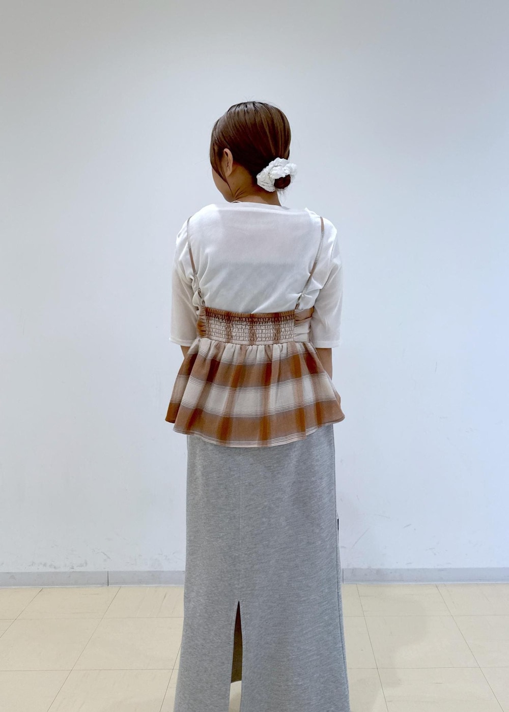 「初秋コーデ、秋コーデ、お出かけコーデ、スカートスタイル、体型カバー、カジュアルコーデ、VIS、ストレート、イエベ秋、混合、低身長、トップス、Tシャツ/カットソー、キャミソール、スカート」｜「VISの【累計10,000点突破】【2WAY】ハートカットバッグ（ショルダーバッグ、ブラック系）」を使った、コウさん（レディース・153cm）の秋コーディネートの7枚目の写真