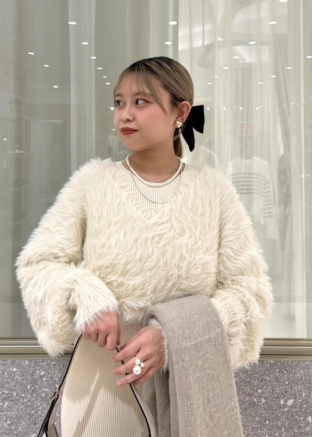「初冬コーデ、デートコーデ、お出かけコーデ、旅行コーデ、クリスマスコーデ、レイヤード、ワントーンコーデ、きれいめコーデ」｜「VISのミンクタッチもちもちストール（ストール/ショール、ベージュ系）」を使った、コウさん（レディース・153cm）の秋コーディネートの6枚目の写真