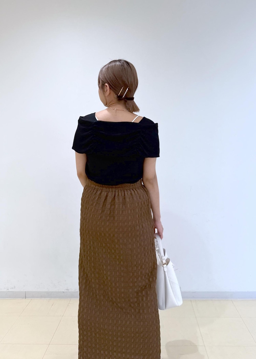 「初夏コーデ、夏コーデ、デートコーデ、お出かけコーデ、スカートスタイル、きれいめコーデ、VIS、ストレート、イエベ秋、混合、低身長、トップス、ニット/セーター、スカート、バッグ」｜「VISの【累計10,000点突破】【2WAY】ハートカットバッグ（ショルダーバッグ、ホワイト系）」を使った、コウさん（レディース・153cm）の夏コーディネートの8枚目の写真