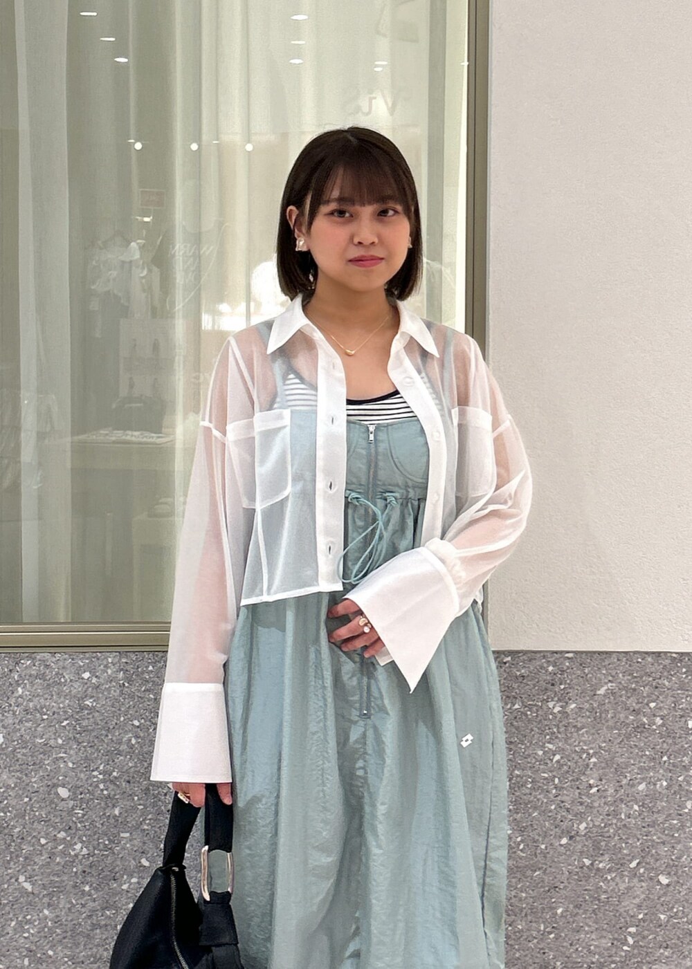 「LOTTO、キャミワンピ、グリーン、ラメ、シアーシャツ、ホワイト、厚底サンダル、サンダル、VIS、コラボ、23SS春夏の新作、低身長、骨格ストレート、イエベ」｜「VISの【洗える】カップ付きバックオープンキャミソール（キャミソール、ホワイト系）」を使った、コウさん（レディース・153cm）の夏コーディネートの4枚目の写真
