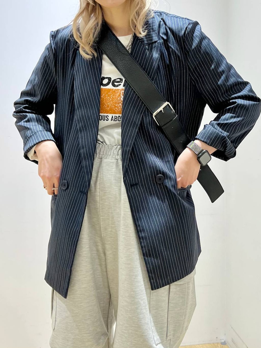 「高身長、きれいめ、秋コーデ、着痩せ・細見え、着痩せ、高見え、体型カバー、休日コーデ、カジュアル、女子会、ジャケット、ウエストゴム、ロンT、ショルダーバッグ、ニット帽」|「JEANASISの【ステンレス】プランプリング/185674(リング、シルバー系)」を使った、ハラミさん(レディース・167cm)の秋コーディネートの4枚目の写真