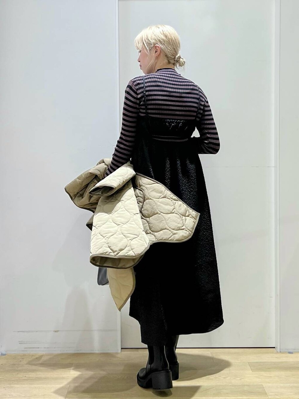 「体型カバー、高身長、きれいめ、女子ウケ、秋コーデ、冬コーデ、カジュアル、高見え、着痩せ・細見え、着痩せ、休日コーデ、女子会、コート、キャミワンピース、ニット」｜「JEANASISの【ステンレス】プランプリング/185674（リング、シルバー系）」を使った、ハラミさん（レディース・167cm）の秋コーディネートの8枚目の写真