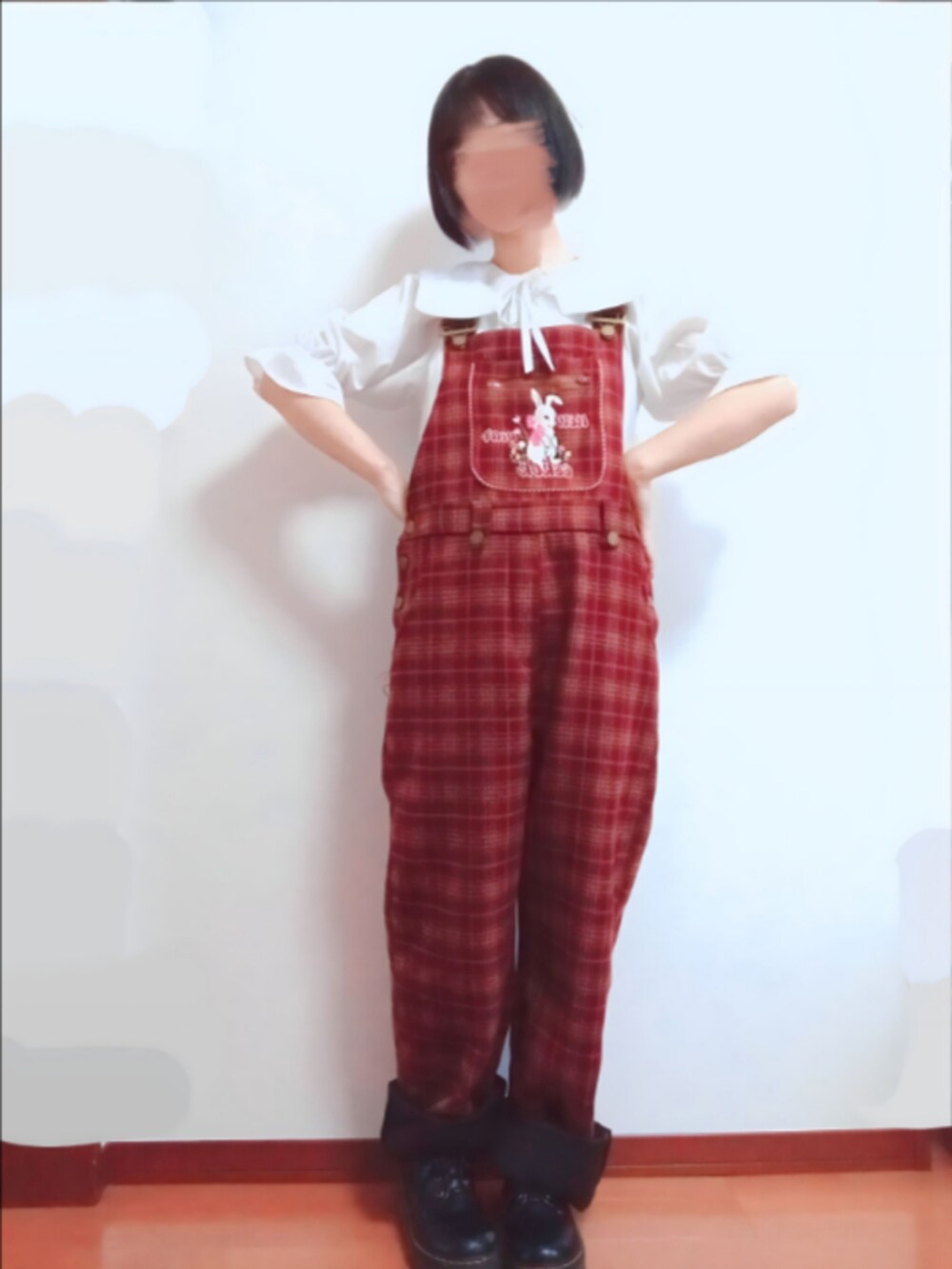 「夏服、夏服コーデ、夏コーデ、サロペット、オーバーオール、オーバーオールコーデ、オールインワン、チェック柄、ゆるコーデ、プチプラ、ガーリー、レトロ、GRL、襟付きブラウス、ボーイッシュ」｜「citron elegantのアイテム（サロペット/オーバーオール、レッド系）」を使った、まめまるふくさん（レディース・156cm）の秋コーディネートの4枚目の写真