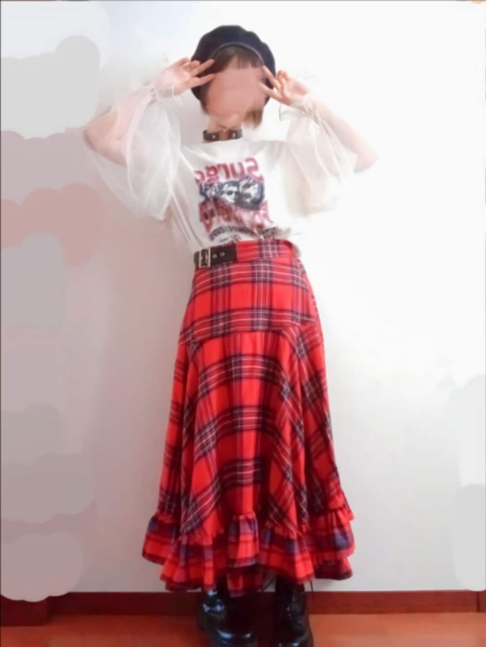 「夏服、夏服コーデ、夏コーデ、パンク、ベレー帽、赤チェック、チェックスカート、韓国ファッション、韓国コーデ、jouetie、ストリート、カジュアル、ガーリー、プチプラ、あのちゃん」｜「jouetieのクレイジーチェックフリルスカート（スカート、レッド系）」を使った、まめまるふくさん（レディース・156cm）の夏コーディネートの3枚目の写真