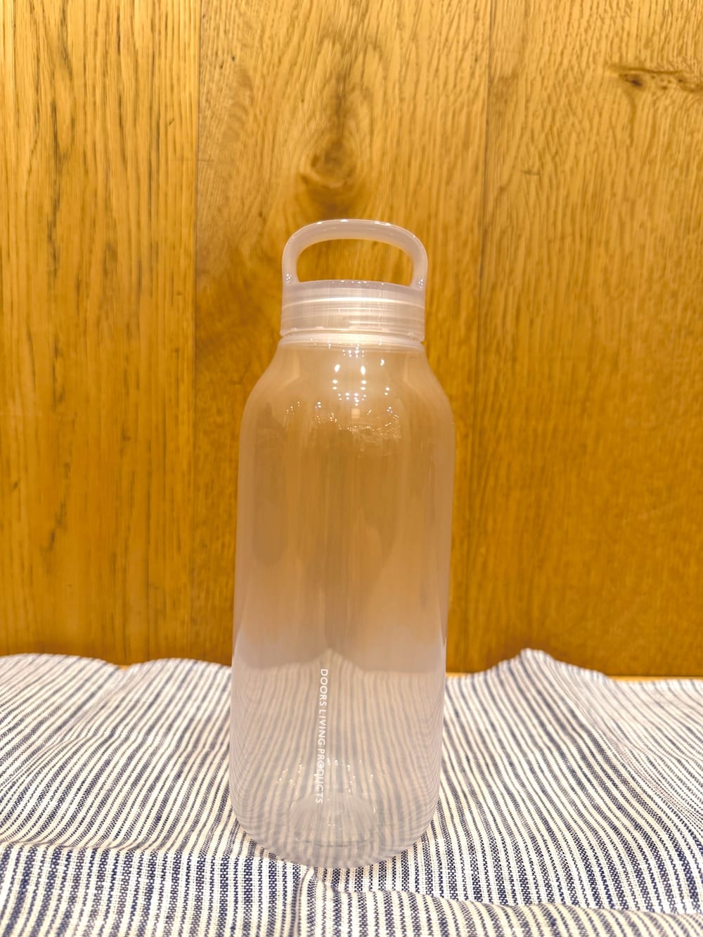 グレー系のキッチンツール、ホワイト系のキッチンツール、その他のキッチンツールを着用したレディースの春コーディネートの2枚目の写真