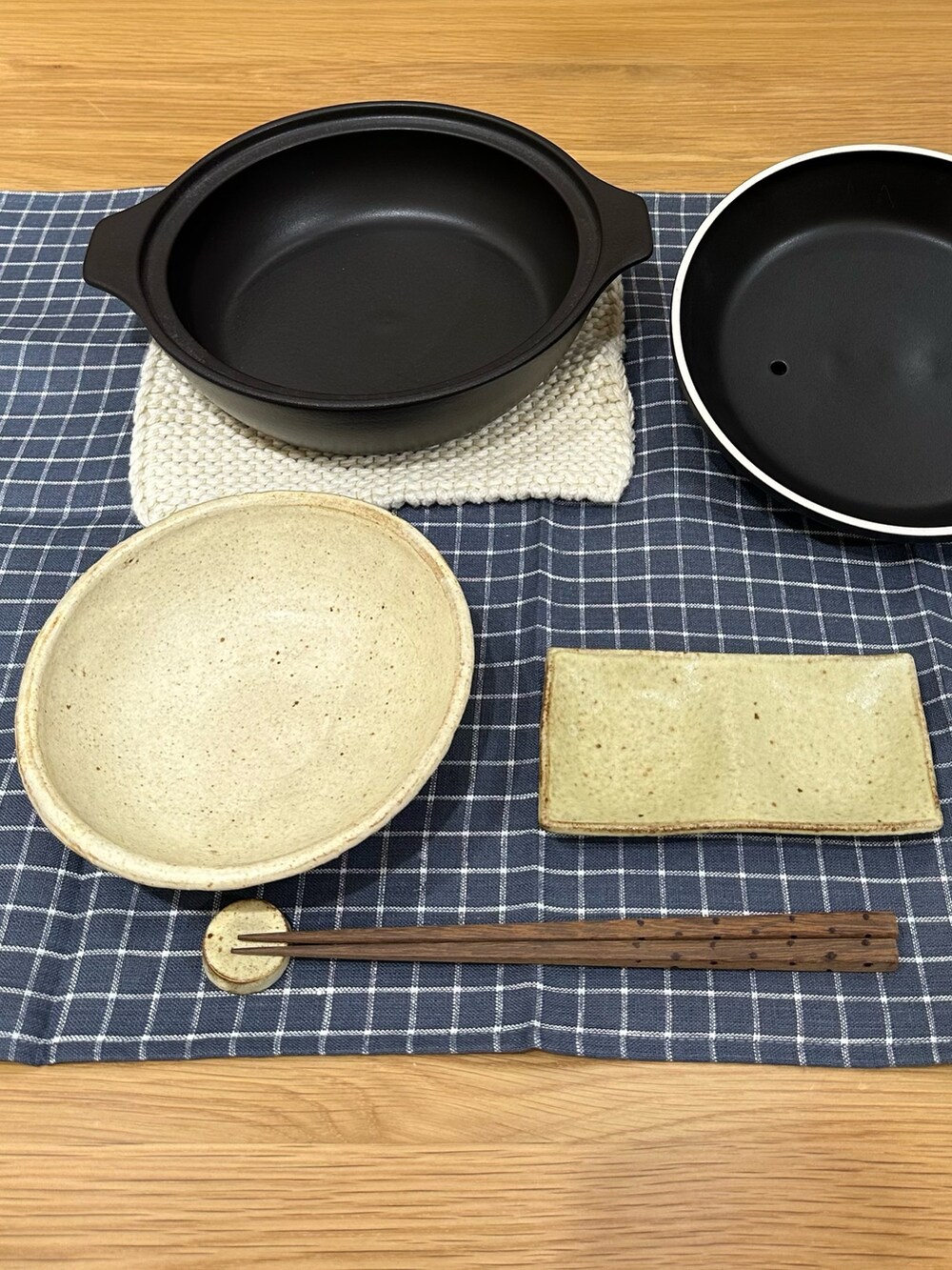 その他の食器、イエロー系の食器、ホワイト系のキッチンツールを着用したレディースの秋コーディネートの2枚目の写真