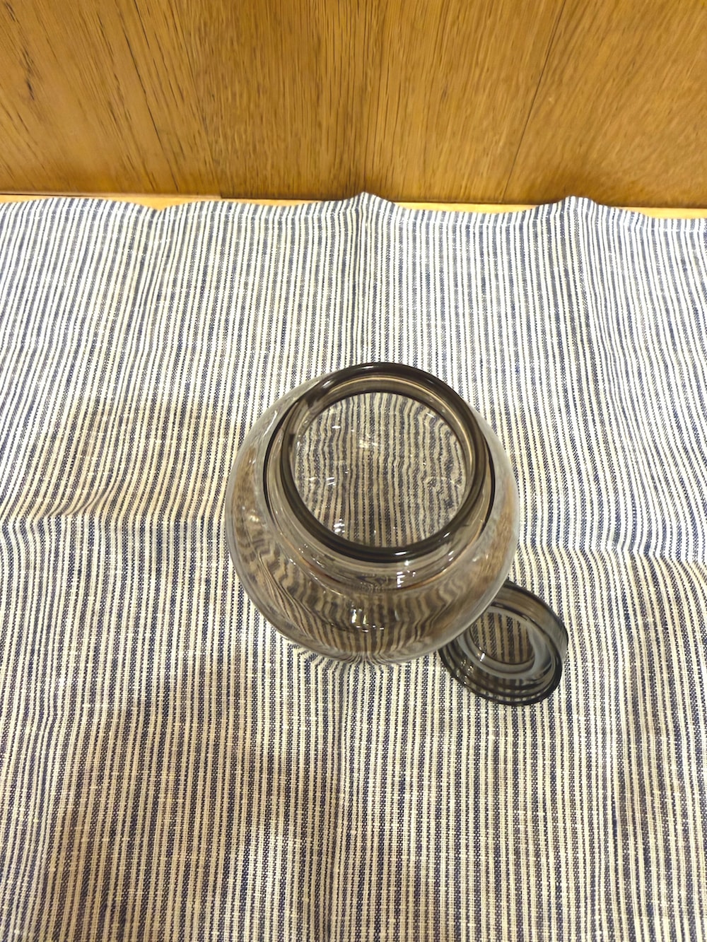 グレー系のキッチンツール、ホワイト系のキッチンツール、その他のキッチンツールを着用したレディースの春コーディネートの4枚目の写真