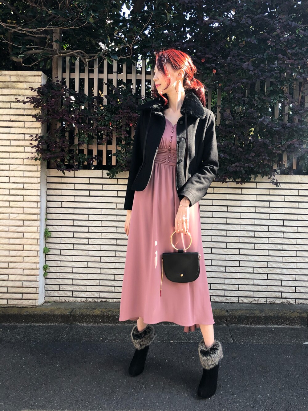「MIIA、ワンピース、ロングワンピース、ビッグシルエット、大人ガーリー、コート、冬コーデ、ミニバッグ、ブーツ、ショートブーツ、プチプラ、モード、休日スタイル、高身長女子、PR」|「MIIAの長袖パフスリーブマキシワンピース(ワンピース、ピンク系)」を使った、kiyonokoさん(レディース・178cm)の秋コーディネートの2枚目の写真