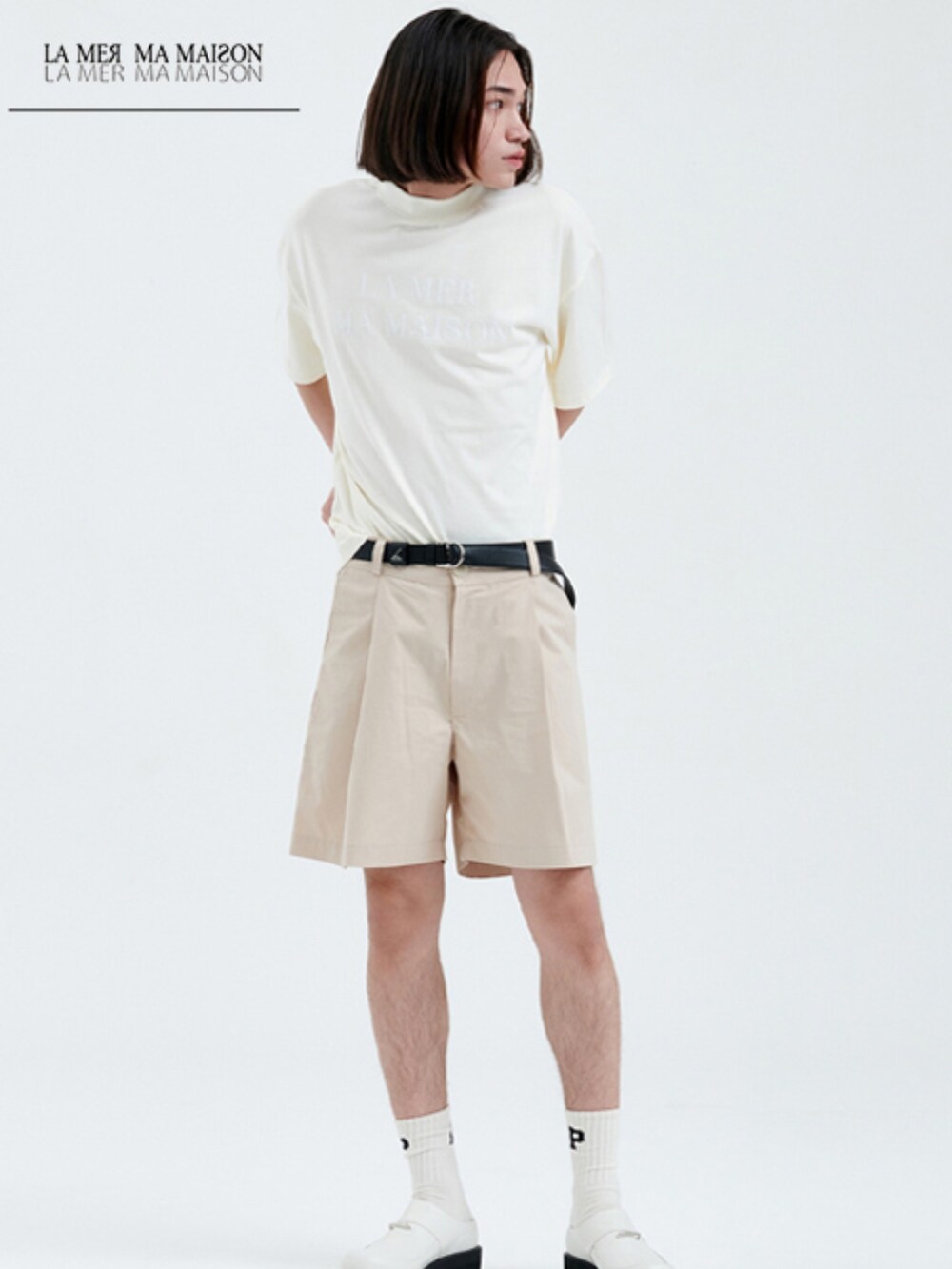 「韓国ファッション、韓国ブランド、日本未入荷、ストリートコーデ、ストリート、メンズライク、半袖Ｔシャツ、ロゴT、古着MIX、韓国コーデ」｜「LA MER MA MAISONのアイテム（Tシャツ/カットソー、ブルー系）」を使った、アインツさん（メンズ・182cm）の春コーディネートの4枚目の写真