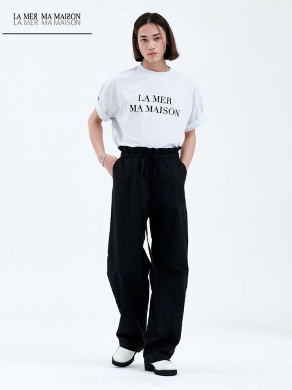「韓国ファッション、韓国ブランド、日本未入荷、ストリートコーデ、ストリート、メンズライク、半袖Ｔシャツ、ロゴT、古着MIX、韓国コーデ」｜「LA MER MA MAISONのアイテム（Tシャツ/カットソー、ブルー系）」を使った、アインツさん（メンズ・182cm）の春コーディネートの2枚目の写真