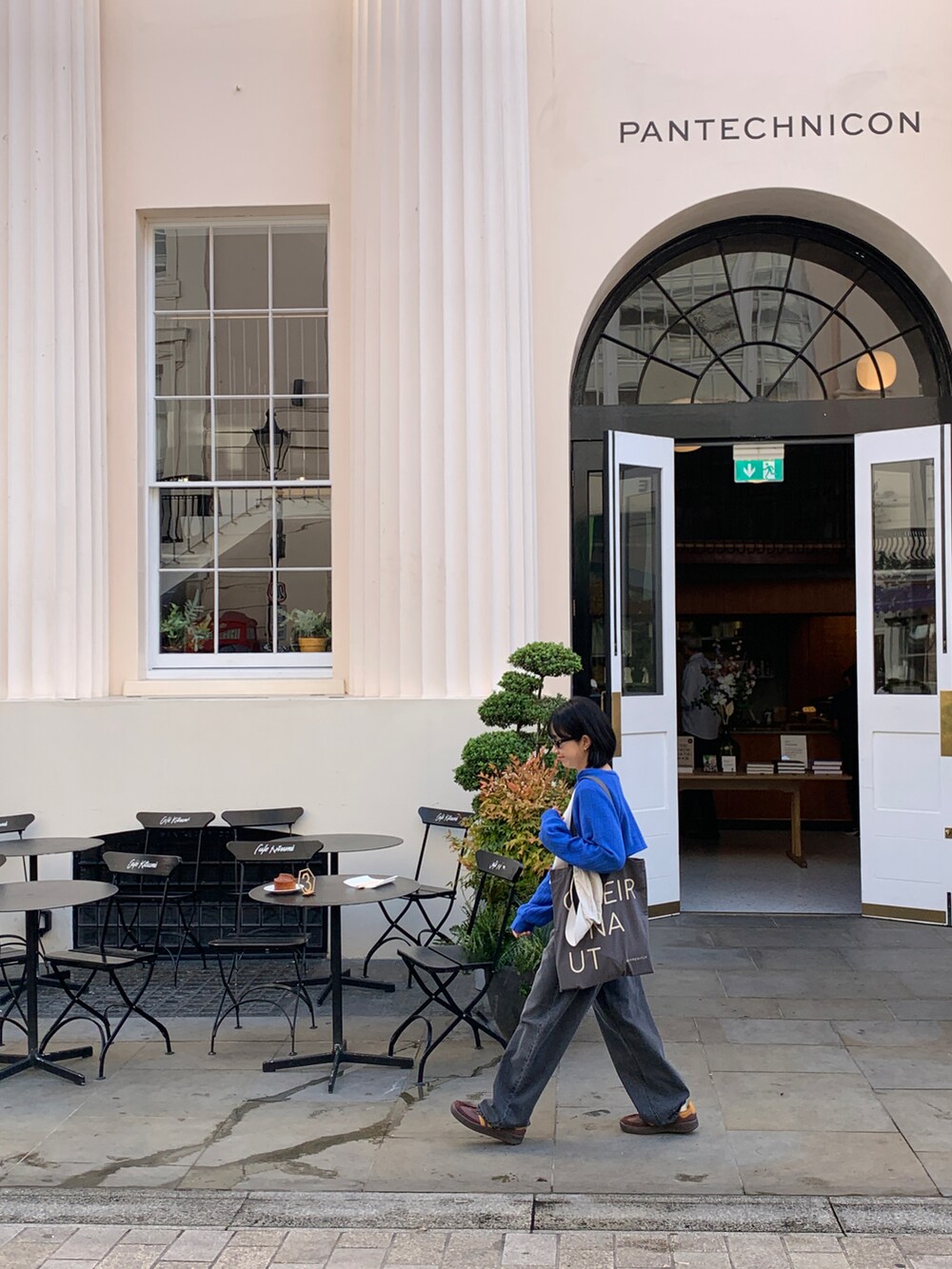 その他のトップスを着用したレディースの夏コーディネートの3枚目の写真