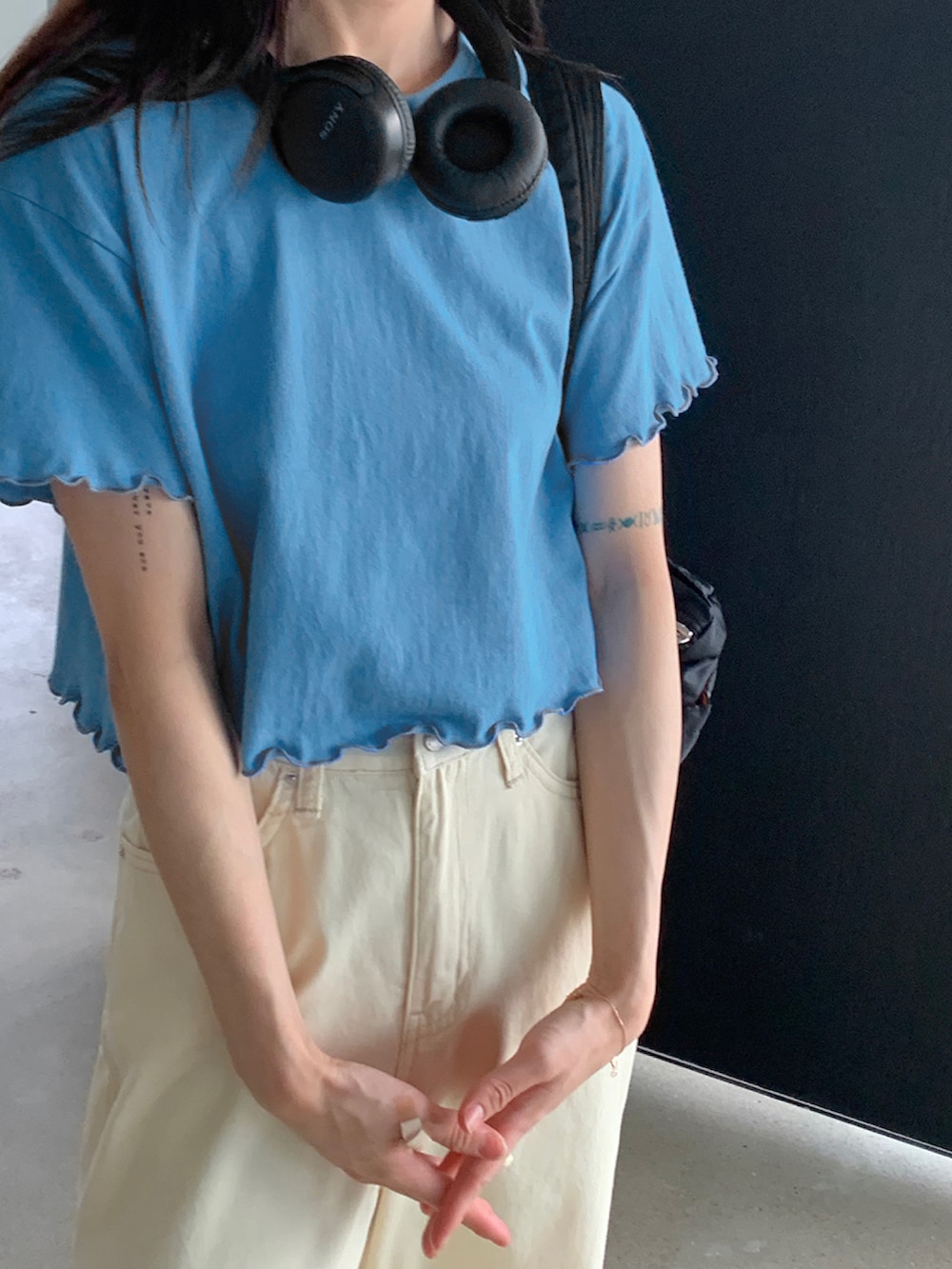 その他のTシャツ/カットソーを着用したレディースの夏コーディネートの3枚目の写真