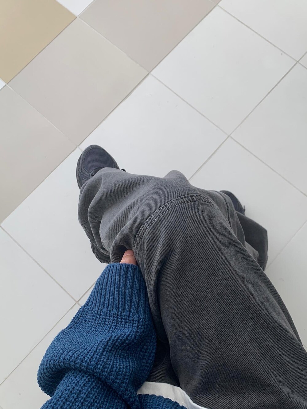 その他のその他パンツを着用したレディースの秋コーディネートの3枚目の写真