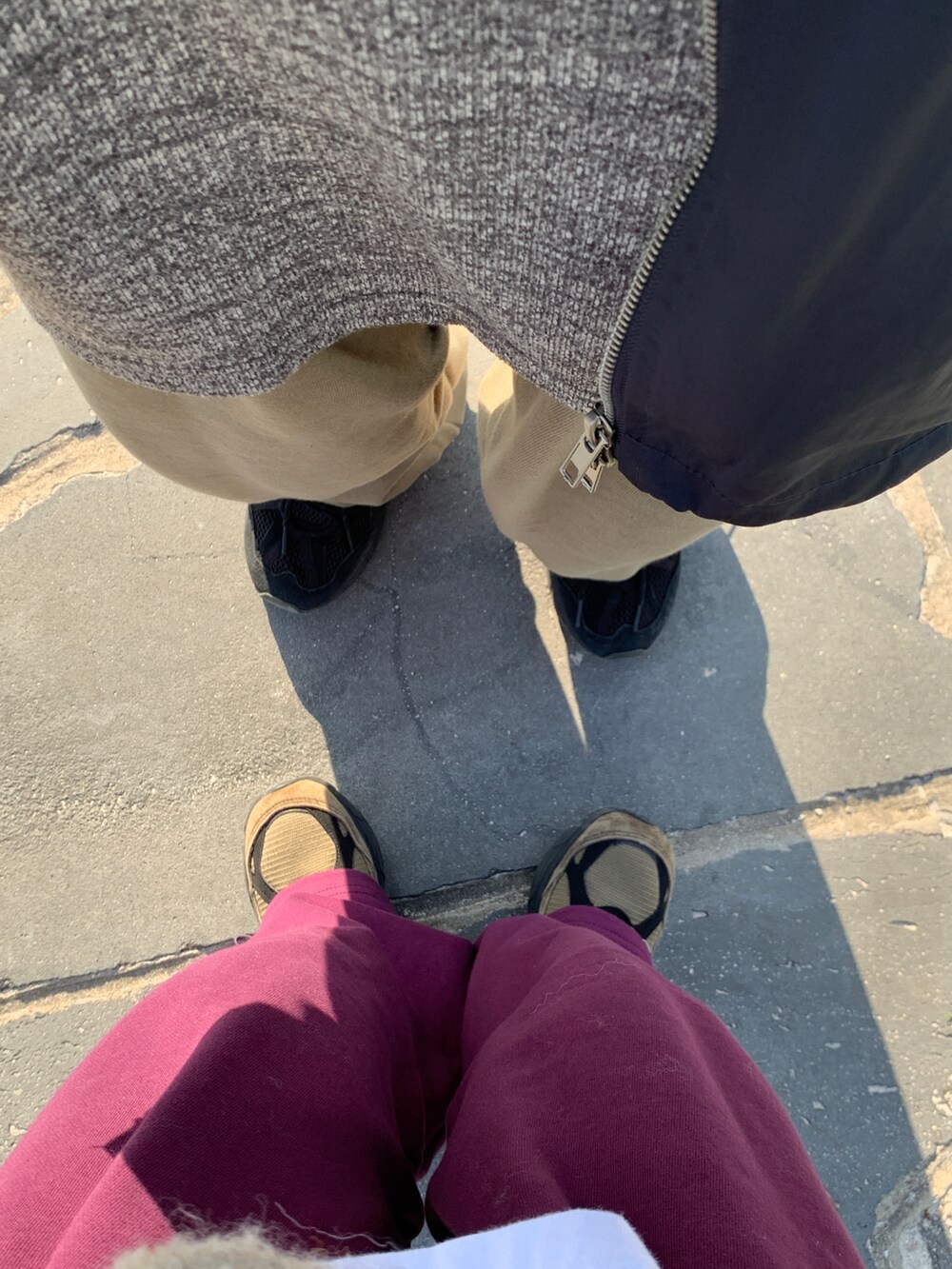 その他のパンツを着用したレディースの秋コーディネートの5枚目の写真