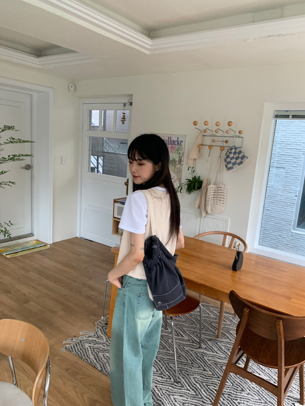 その他のバックパック/リュックを着用したレディースの夏コーディネートの2枚目の写真