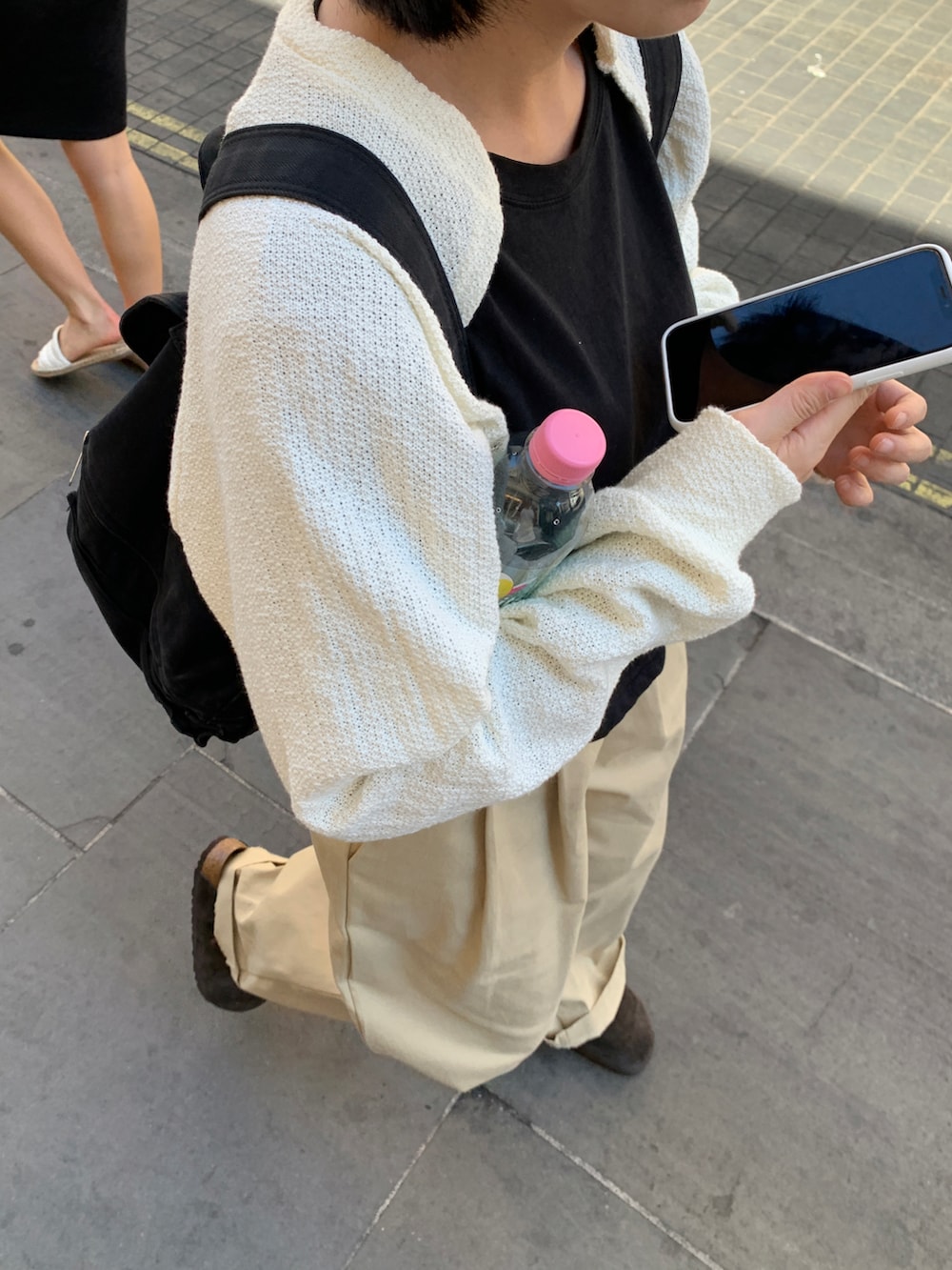 その他のトップスを着用したレディースの夏コーディネートの4枚目の写真