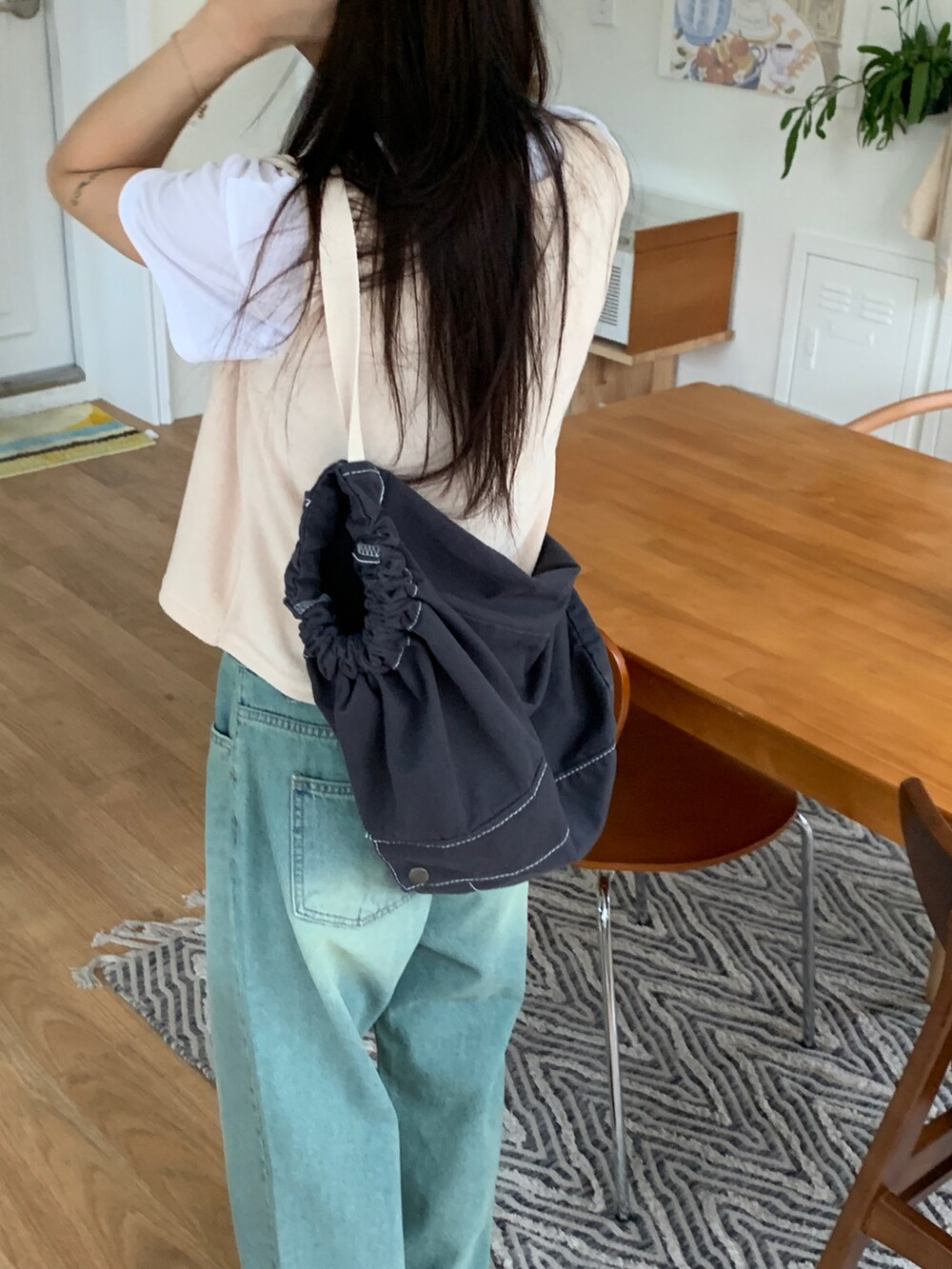 その他のバックパック/リュックを着用したレディースの夏コーディネートの3枚目の写真