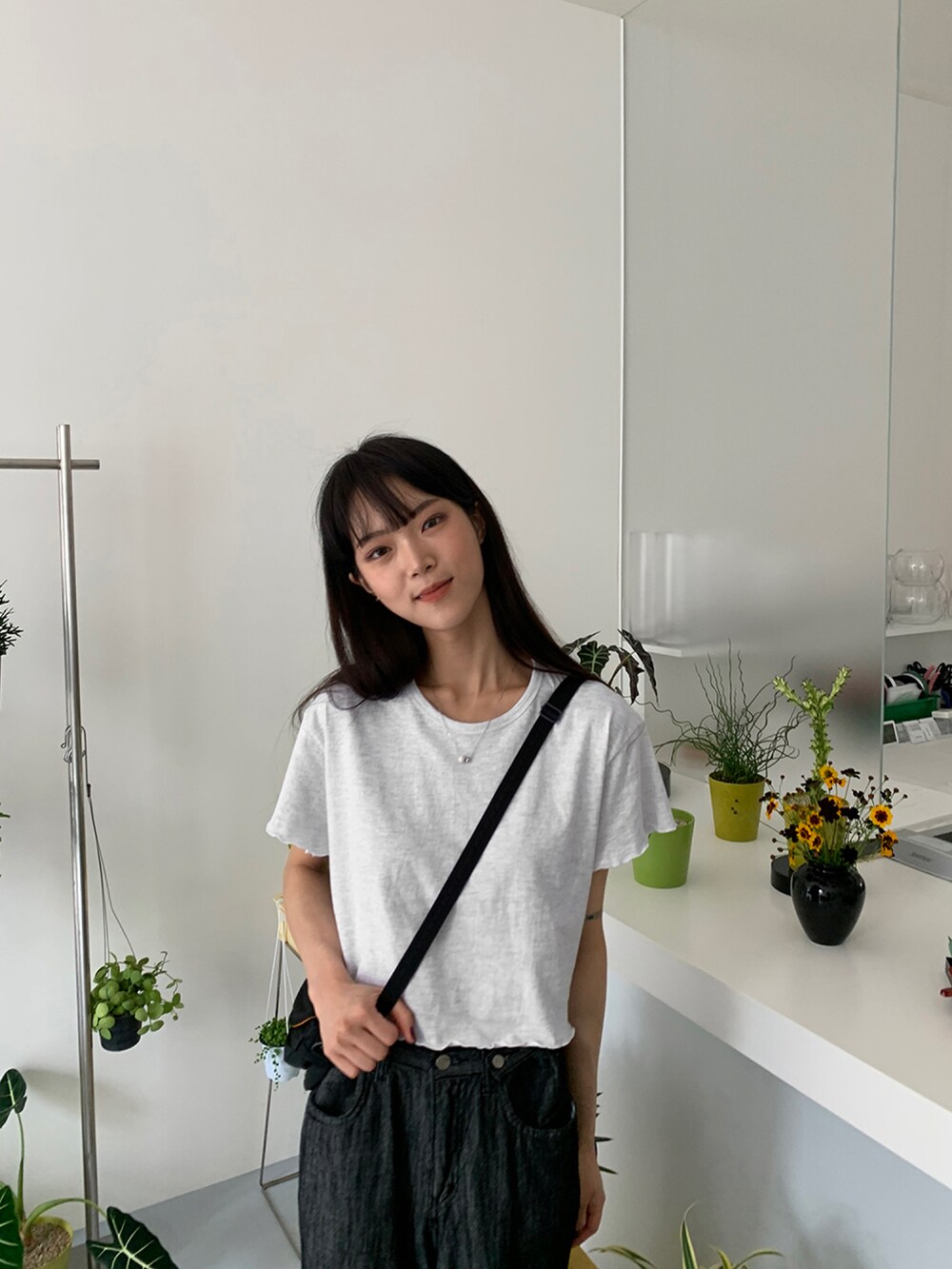 その他のTシャツ/カットソーを着用したレディースの夏コーディネートの2枚目の写真