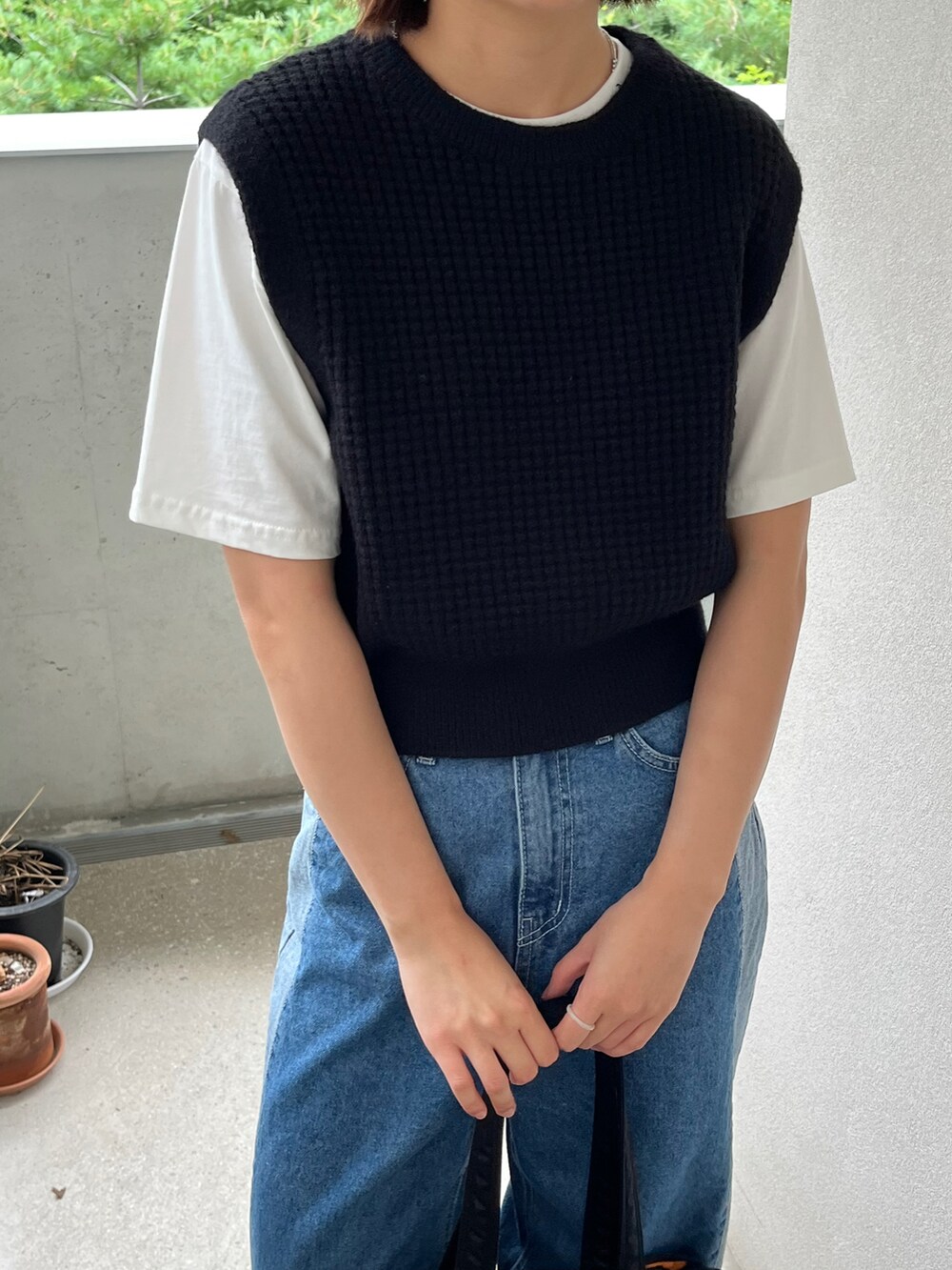 その他のニット/セーターを着用したレディースの夏コーディネートの2枚目の写真