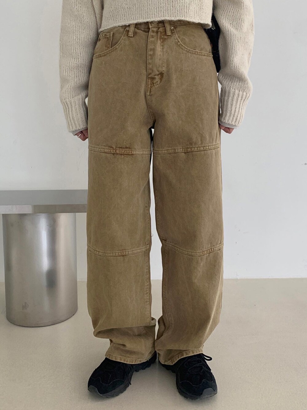 その他のその他パンツを着用したレディースの秋コーディネートの2枚目の写真