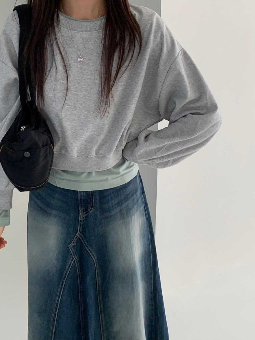 その他のデニムスカートを着用したレディースの夏コーディネートの2枚目の写真