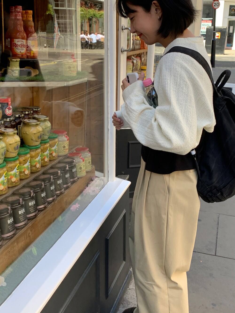 その他のトップスを着用したレディースの夏コーディネートの5枚目の写真