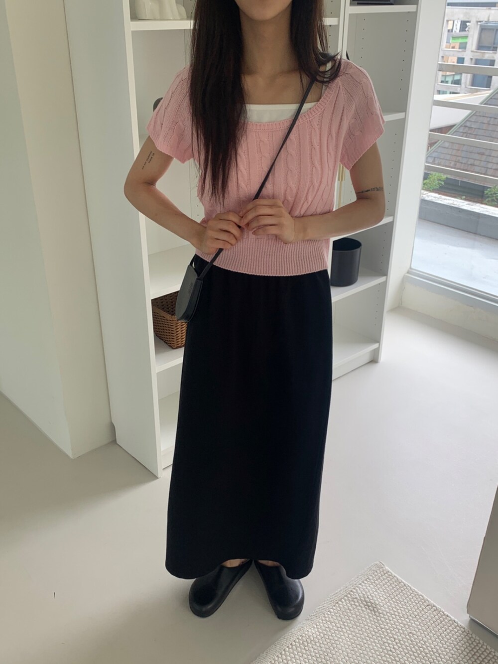 その他のトップスを着用したレディースの夏コーディネートの4枚目の写真