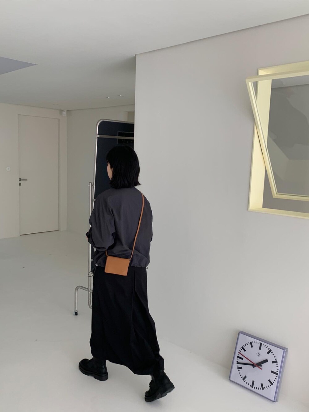 その他のスカートを着用したレディースの秋コーディネートの3枚目の写真