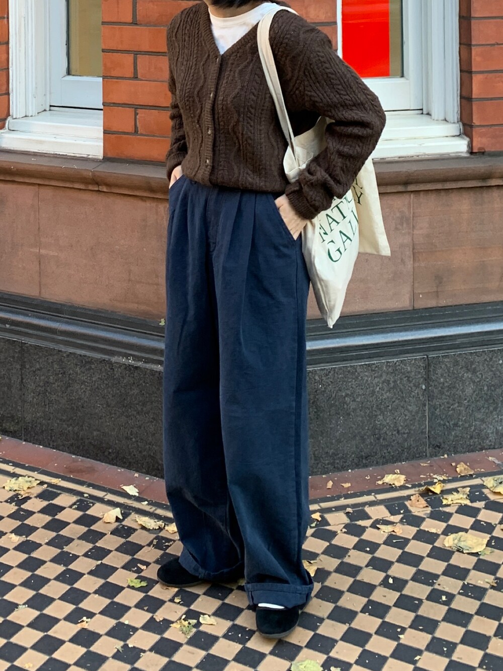 その他のパンツを着用したレディースの夏コーディネートの4枚目の写真