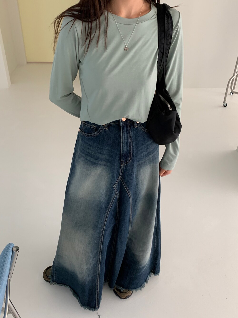 その他のデニムスカートを着用したレディースの夏コーディネートの5枚目の写真