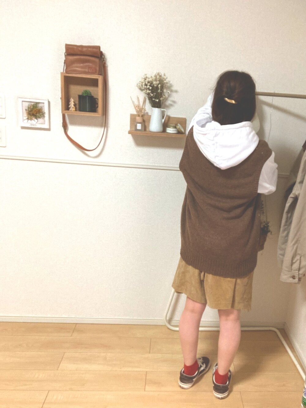 「古着MIX、古着好きな人と繋がりたい、古着」｜「VANSのアイテム（スニーカー、ブラウン系）」を使った、にまめさん（レディース・149cm）の春コーディネートの3枚目の写真