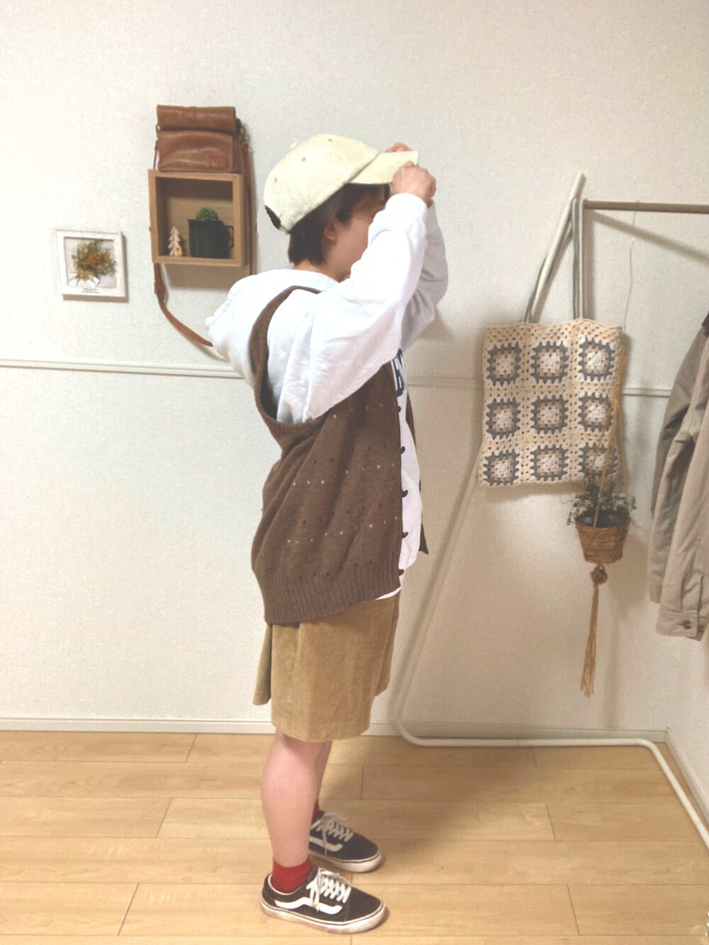「古着MIX、古着好きな人と繋がりたい、古着」｜「VANSのアイテム（スニーカー、ブラウン系）」を使った、にまめさん（レディース・149cm）の春コーディネートの2枚目の写真