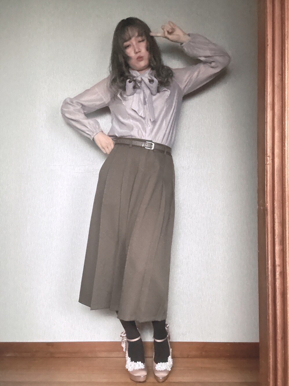 「秋っぽコーデ更新中、休日スタイル、大人かわいい、オトナ女子、ピンク」｜「GUのアイテム（スカート、ブラウン系）」を使った、すずらんさん（骨格ウェーブ・レディース・162cm）の秋コーディネートの3枚目の写真