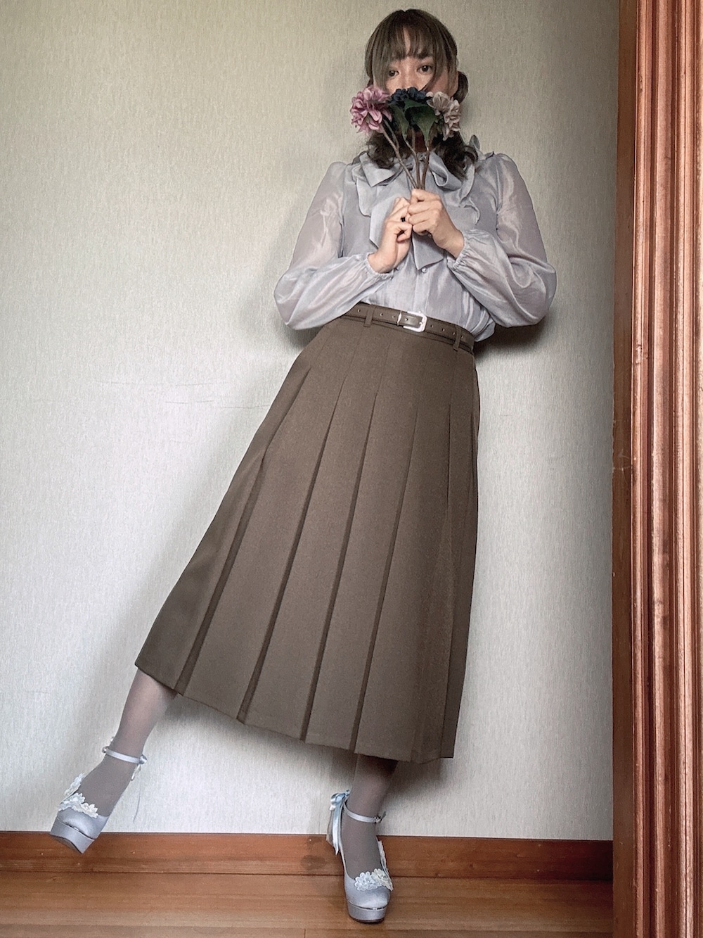 「秋コーデ、ブルーグレー、オリーブ」｜「GUのアイテム（スカート、ブラウン系）」を使った、すずらんさん（骨格ウェーブ・レディース・162cm）の秋コーディネートの3枚目の写真