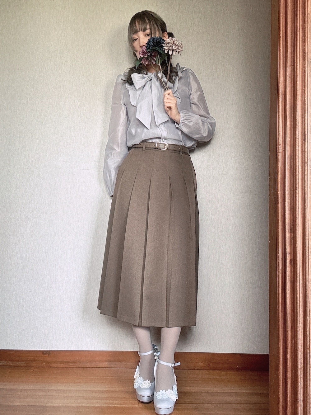 「秋コーデ、ブルーグレー、オリーブ」｜「GUのアイテム（スカート、ブラウン系）」を使った、すずらんさん（骨格ウェーブ・レディース・162cm）の秋コーディネートの2枚目の写真