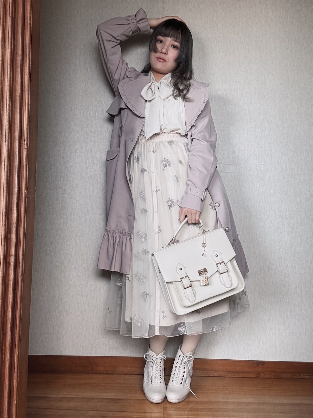 「ピンクコーデ、淡色女子、フェミニンコーデ、ガーリーコーデ、春コーデ、ロマンティックコーデ、上品カジュアル」｜「Amavelのアイテム（バックパック/リュック、ホワイト系）」を使った、すずらんさん（骨格ウェーブ・レディース・162cm）の冬コーディネートの4枚目の写真