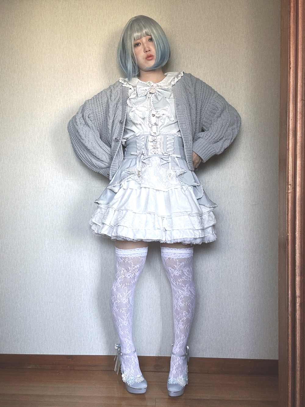「リズリサ、デートコーデ、ガーリーコーデ」｜「LIZ LISAのアイテム（シャツ/ブラウス、ブルー系）」を使った、すずらんさん（骨格ウェーブ・レディース・162cm）の秋コーディネートの3枚目の写真