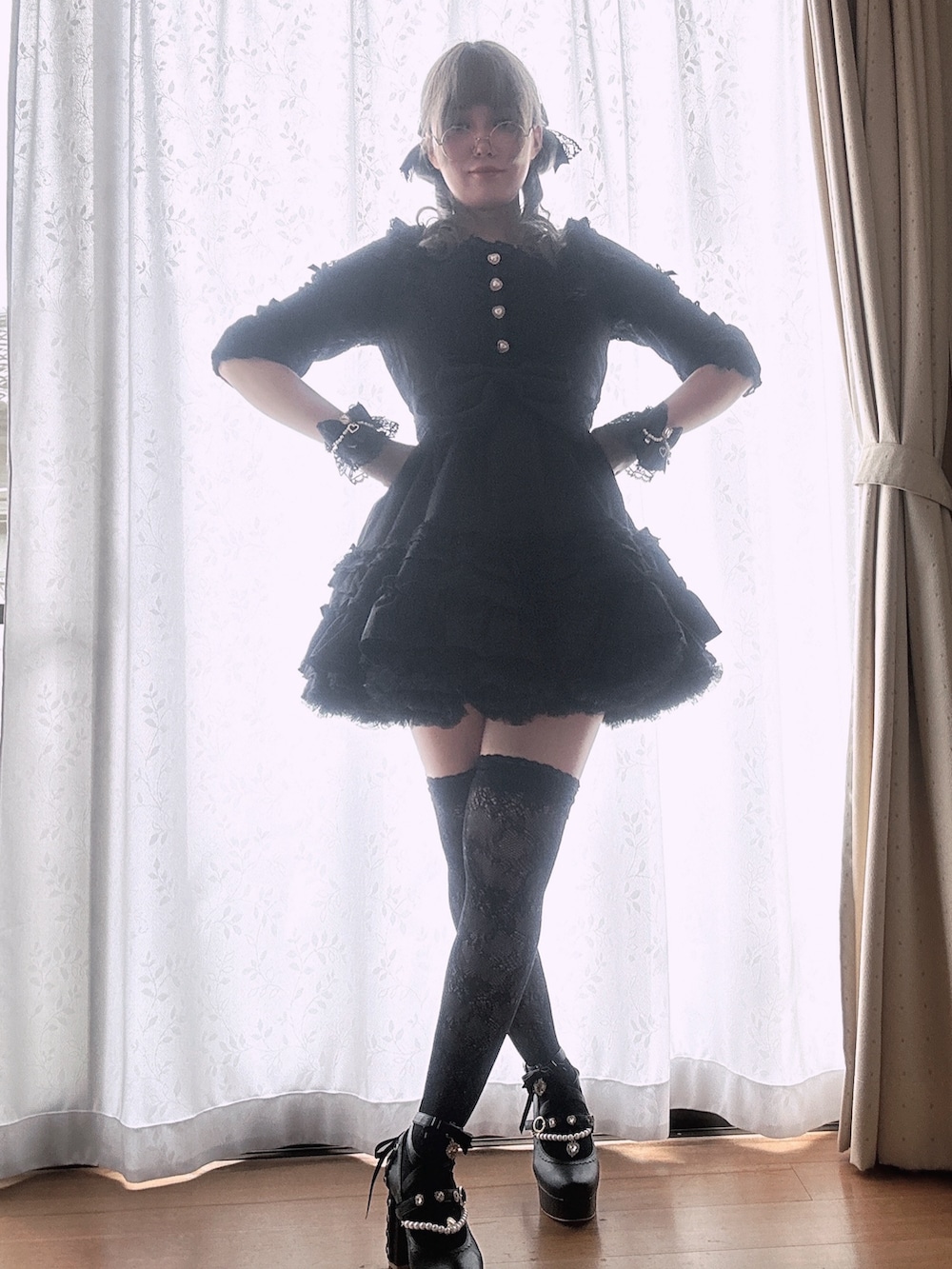 「魔女コーデ、ブラックコーデ」｜「LIZ LISAのアイテム（ワンピース、ブラック系）」を使った、すずらんさん（骨格ウェーブ・レディース・162cm）の秋コーディネートの3枚目の写真