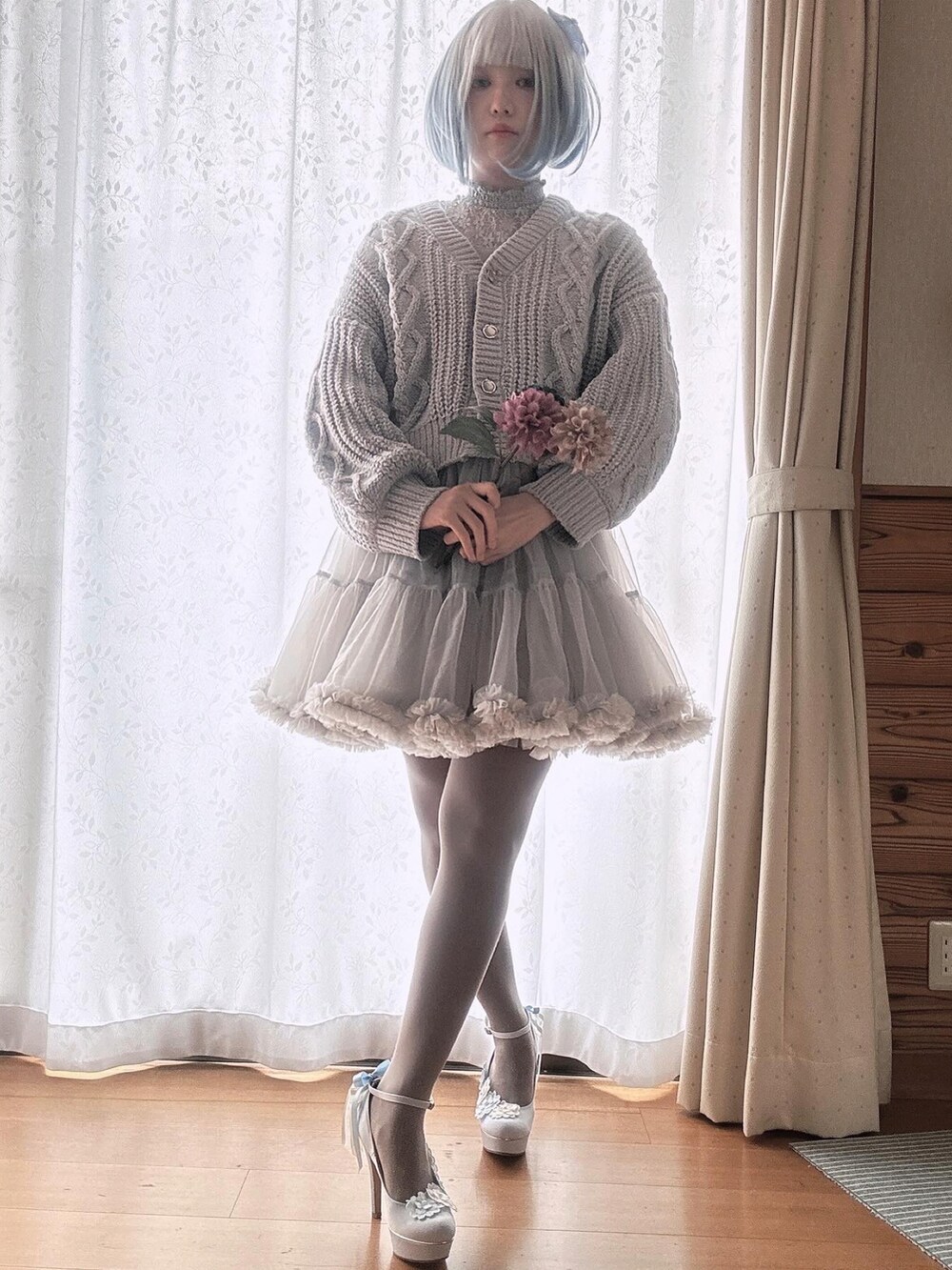 「バレエコア、ブルーグレー、秋冬コーデ、デートコーデ」｜「ESPERANZAの2WAY超ハイヒール厚底パンプス（パンプス、ピンク系）」を使った、すずらんさん（骨格ウェーブ・レディース・162cm）の秋コーディネートの2枚目の写真