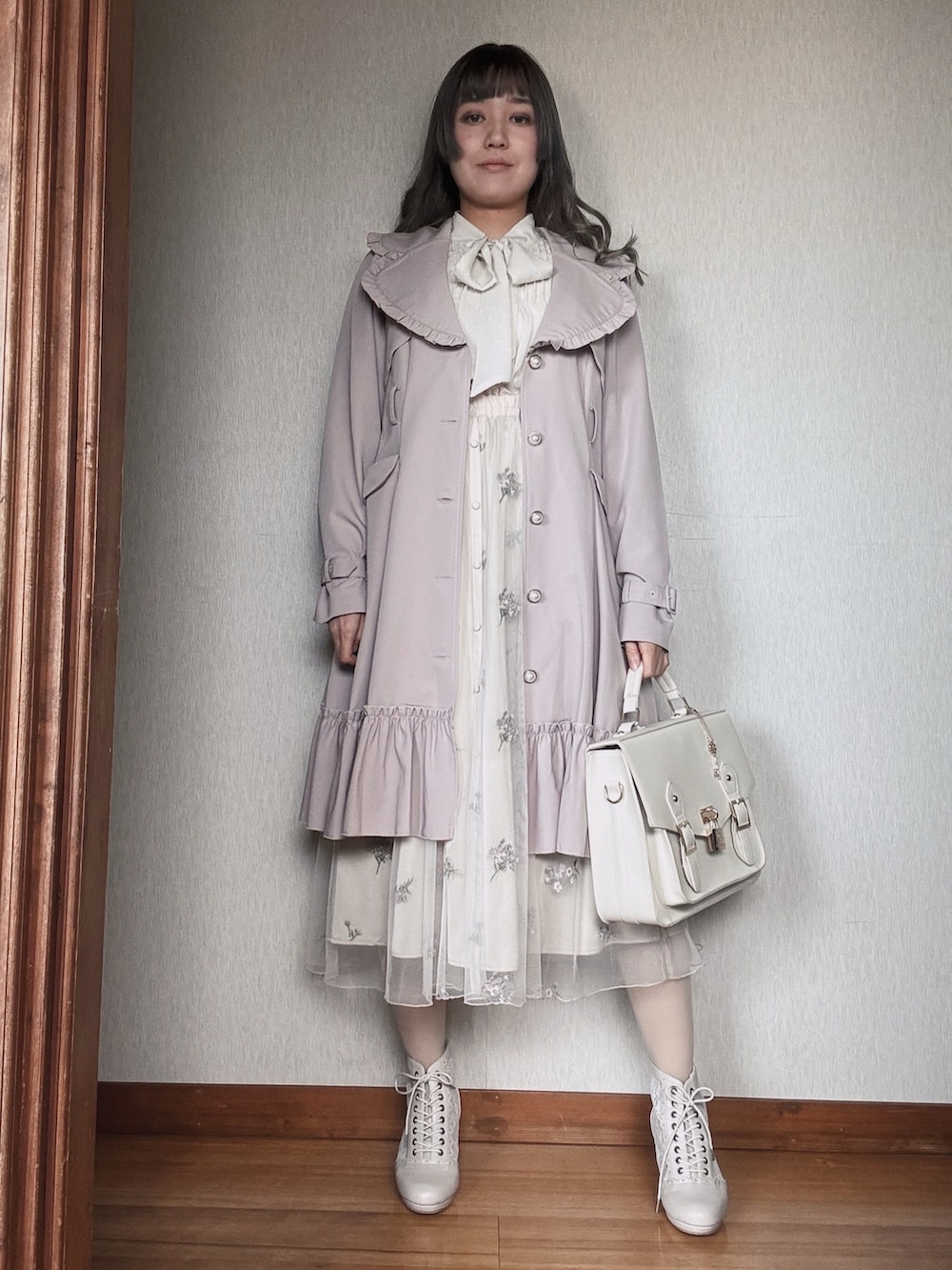 「ピンクコーデ、淡色女子、フェミニンコーデ、ガーリーコーデ、春コーデ、ロマンティックコーデ、上品カジュアル」｜「Amavelのアイテム（バックパック/リュック、ホワイト系）」を使った、すずらんさん（骨格ウェーブ・レディース・162cm）の冬コーディネートの2枚目の写真
