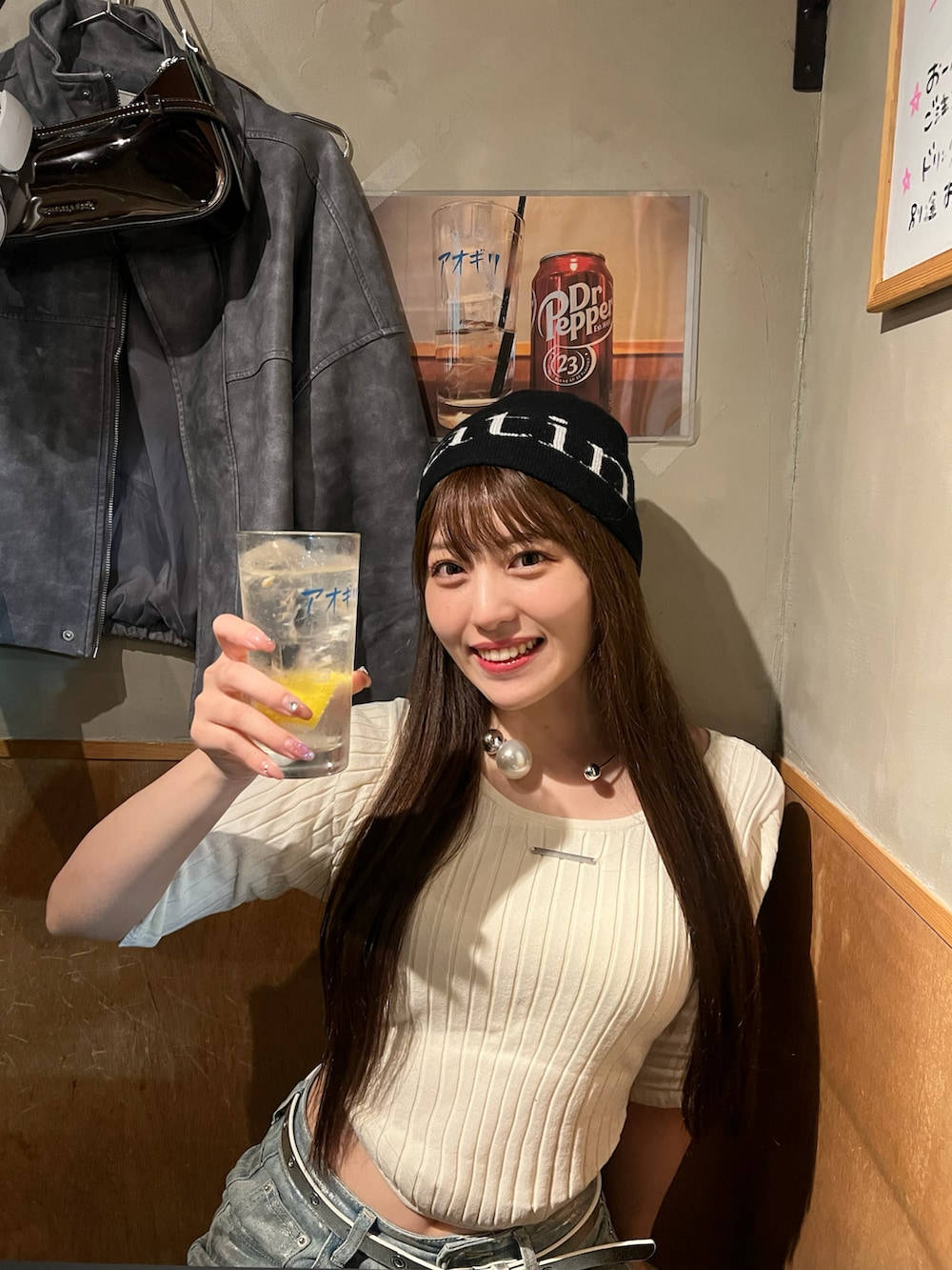 「春めき満開コーデ、デニム、パンツスタイル、春コーデ、休日スタイル、カジュアル、お出かけコーデ、スニーカー、ミニバッグ、韓国ファッション、きれいめカジュアル、カジュアルコーデ、ラフ、ゆるコーデ、スニーカーコーデ」｜「AS KNOW AS PINKYのアイテム（デニムパンツ、ブルー系）」を使った、きらりさん（骨格ストレート・レディース・164cm）の春コーディネートの2枚目の写真