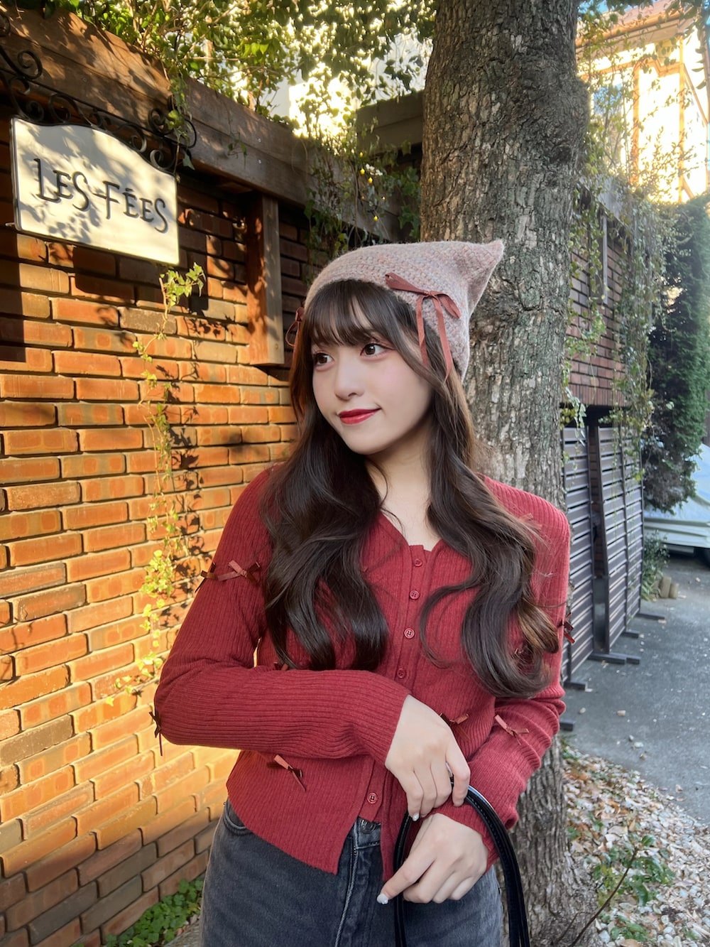 「冬コーデ、クリスマスに着たい服、マイベストコーデ2024、デニム、ブーツ、パンツスタイル、休日スタイル、ニット、ニット帽、お出かけコーデ、きれいめカジュアル、韓国ファッション、カーディガン、ラクチンコーデ、シンプル」｜「GRLのアイテム（デニムパンツ、グレー系）」を使った、きらりさん（骨格ストレート・レディース・164cm）の冬コーディネートの2枚目の写真