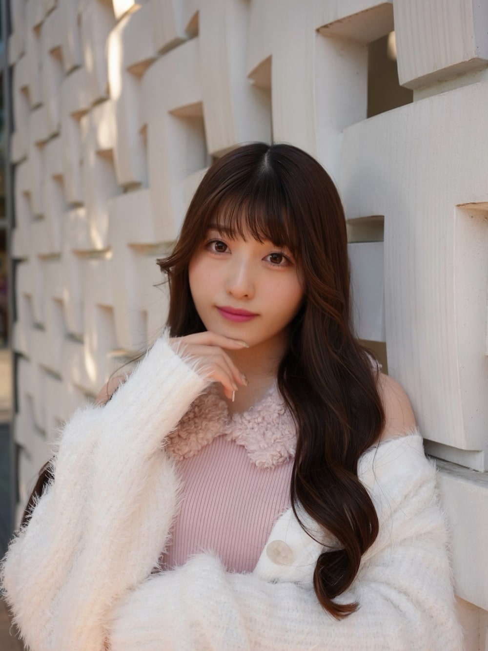 「春色、今日のコーデ、ワンピース、カーディガン、プチプラ、スニーカー、ピンク、韓国ファッション、きれいめカジュアル、休日スタイル、お出かけコーデ、スカート、春コーデ、春服コーデ、ミニバッグ」｜「one after another NICE CLAUPのプラットフォームリボンカスタムスニーカー（スニーカー、ホワイト系）」を使った、きらりさん（骨格ストレート・レディース・164cm）の春コーディネートの3枚目の写真