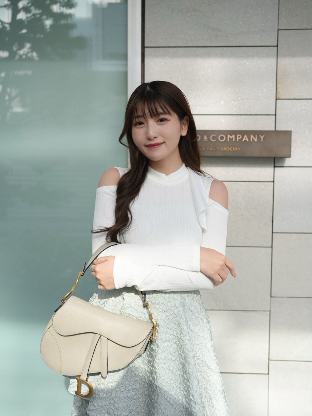 「春色、今日のコーデ、ワンピース、お出かけコーデ、休日スタイル、ブーツ、ニット、ハンドバッグ、スカート、プチプラ、きれいめカジュアル、キレイめ、ロングスカート、春コーデ、シンプルコーデ」｜「Diorのアイテム（バッグ、ベージュ系）」を使った、きらりさん（骨格ストレート・レディース・164cm）の春コーディネートの2枚目の写真