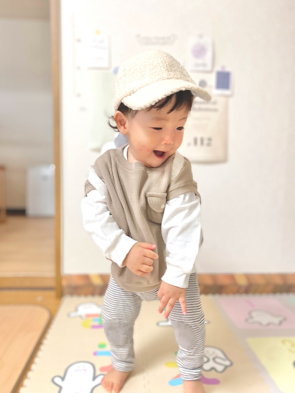 「キッズファッション、秋コーデ、1歳、秋🍁コーデ、おとこのこ、プチプラ、キッズ、キッズコーデ、むすこふく、男の子ベビー、男の子コーデ、SHEIN」｜「Birthdayのアイテム（パンツ、ホワイト系）」を使った、itmuuuuuさん（キッズ・80cm）の秋コーディネートの2枚目の写真