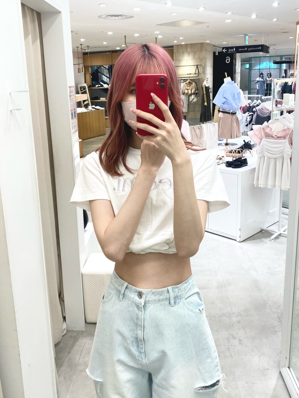 「ootd、one after another NICE CLAUP、骨格ウェーブ、高身長女子、高身長コーデ、デニム、大人かわいい、プチプラ、プチプラコーデ、春夏コーデ、夏コーデ、休日コーデ、キレイめ、オトナ女子、着回しコーデ」|「Seemi. byNICECLAUPの【Seemi】Seemi 刺しゅうTee(Tシャツ/カットソー、ホワイト系)」を使った、moeさん(レディース・172cm)の夏コーディネートの4枚目の写真