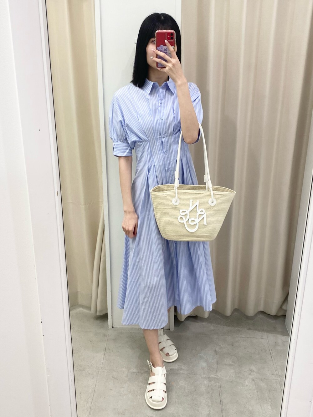 「ナイスクラップ、ワンピース、骨格ウェーブ、高身長、高身長女子、高身長コーデ、ootd、one after another NICE CLAUP、お出かけコーデ、ママコーデ、オトナカジュアル、おしゃれさんと繋がりたい、オトナ女子、最近のいい感じコーデ、韓国ファッション」|「one after another NICE CLAUPのバックレースアップシャツワンピース【WEB限定商品】(ワンピース、ブルー系)」を使った、moeさん(レディース・174cm)の冬コーディネートの2枚目の写真
